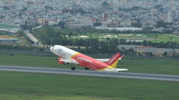 Chỉ 5 phiên giao dịch, 'vốn hóa' VietJet Air vượt Vietnam Airlines